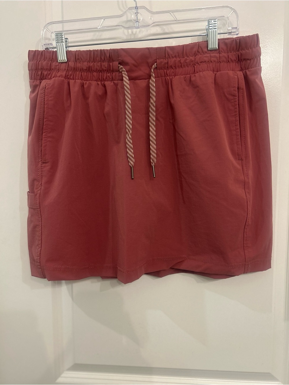 Ladies Elastic-Waist athletic skort in dark pink